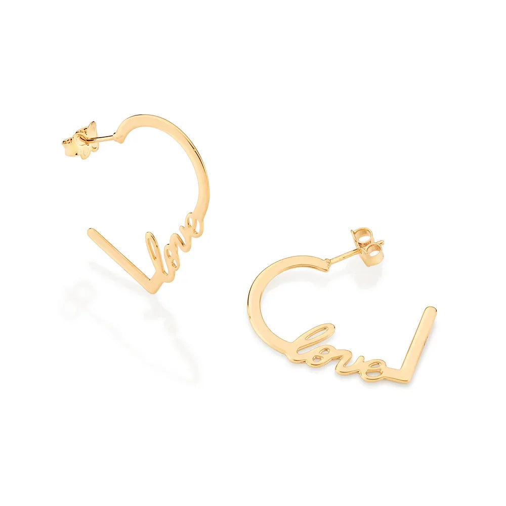 Brinco Meia Argola Rommanel com Formato Coração e Escrita Love em Ouro 18K – Design Exclusivo e Delicado - Joias Rommanel | YouBeauty - Brincos, Colares e Anéis com Frete Grátis