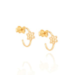 Brinco Meia Argola Rommanel com Flor Vazada em Banho Ouro 18K – Design Delicado e Elegante - Joias Rommanel | YouBeauty - Brincos, Colares e Anéis com Frete Grátis