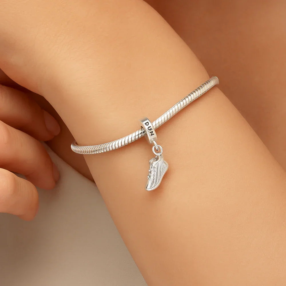 Pingente Berloque Rommanel em Prata com Formato de Tênis de Corrida – Detalhe Exclusivo RUN - Joias Rommanel | YouBeauty - Brincos, Colares e Anéis com Frete Grátis